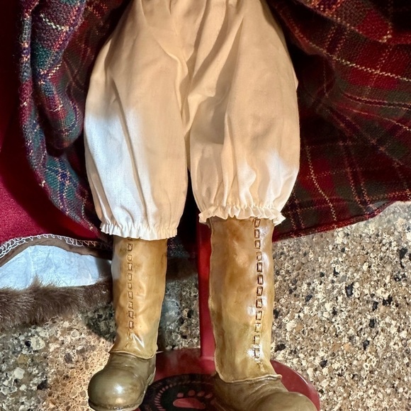 1998 BOYDS COLLECTION LTD. 16”PORCELAIN DOLL, LARA,WITH POLAR BEAR. ALL ORIGINAL - Picture 7 of 16